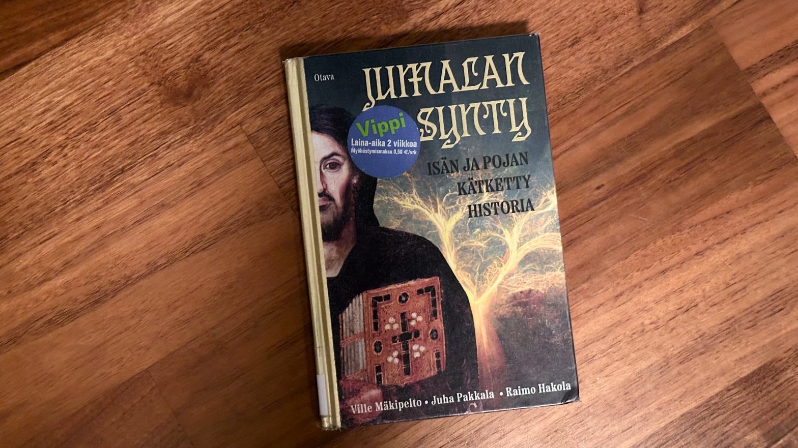 Jumalan synty -kirjan kannessa on puolet Jeesuksesta otettuna Kristus Pantokrator -ikonista 500-luvulta Pyhän Katariinan luostarista Siinailta. Kuvassa Jeesus pitelee kädessään isoa kultakantista kirjaa, jonka kannessa on risti. Taustalla on jonkinlainen puumaisesti haarautuva valokuvio.